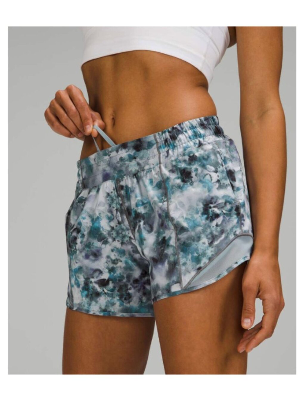 Lululemon Hotty Hot Low Rise Short 4" Kaleidofloral Multi / Blue Cast 10 Long